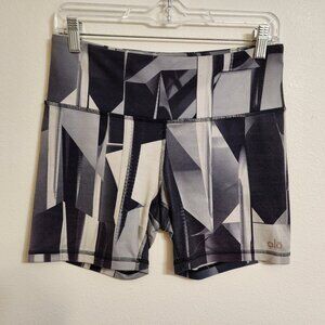 Alo Bike Shorts Women M/29X5 Geometry Print Yoga Cycling Mid Rise Activewear